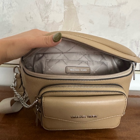 Michael Kors Maisie Large Pebbled Leather 2-in-1 Sling Fanny Pack – EUC - Picture 7 of 11